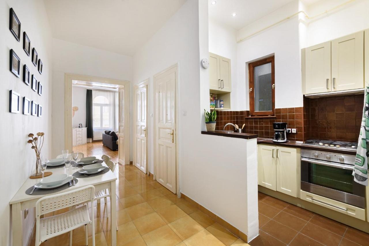 Spacious & Serene Downtown Home With Free Parking Budapest Exterior photo